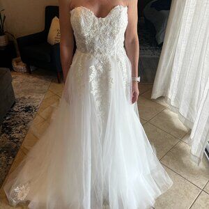 Sweetheart Flowy Empire A-line Tulle Applique Lace Wedding Dress with train